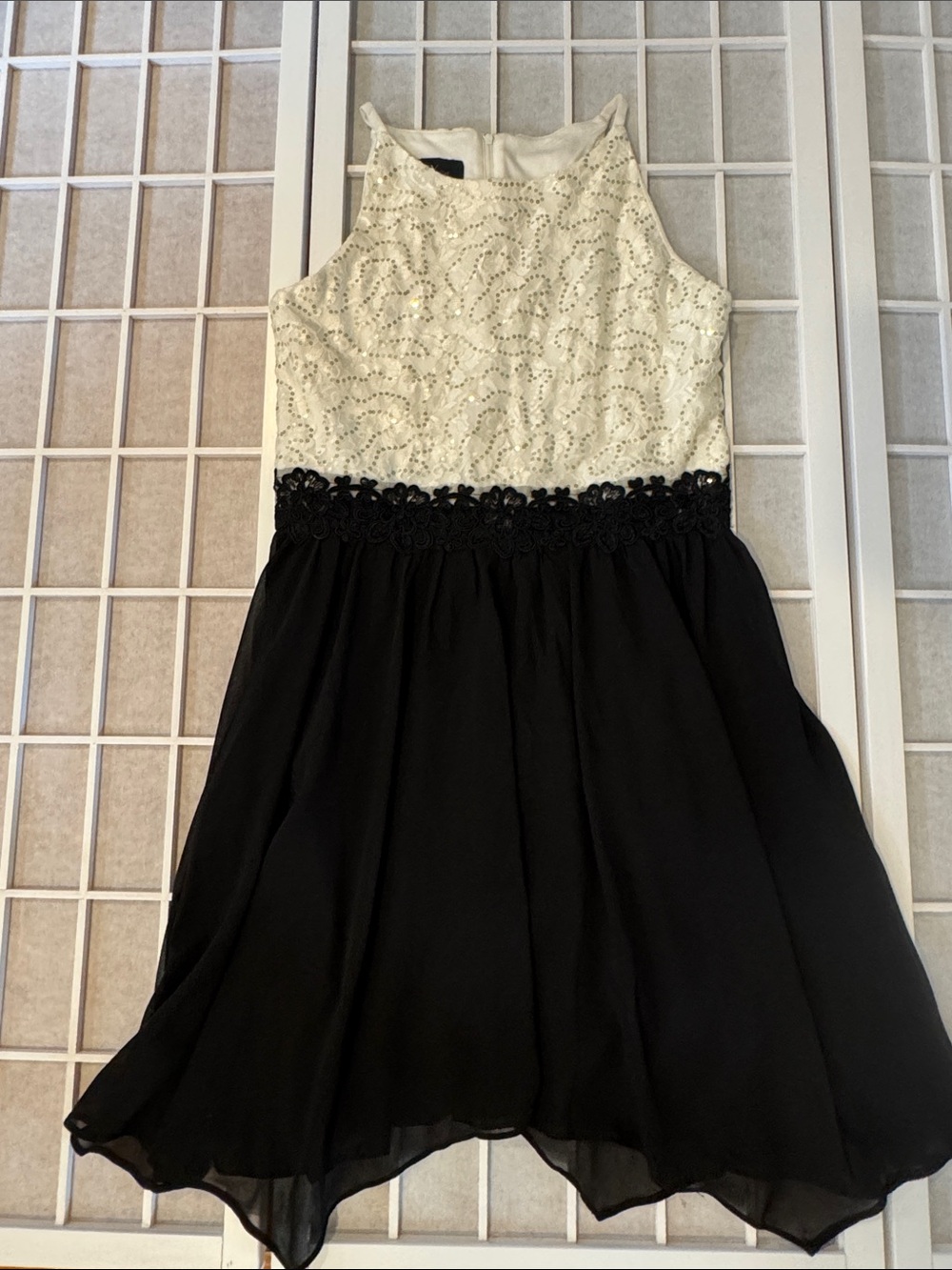 Sleeveless Black & Cream Lace Waist Girls' Formal Dress
